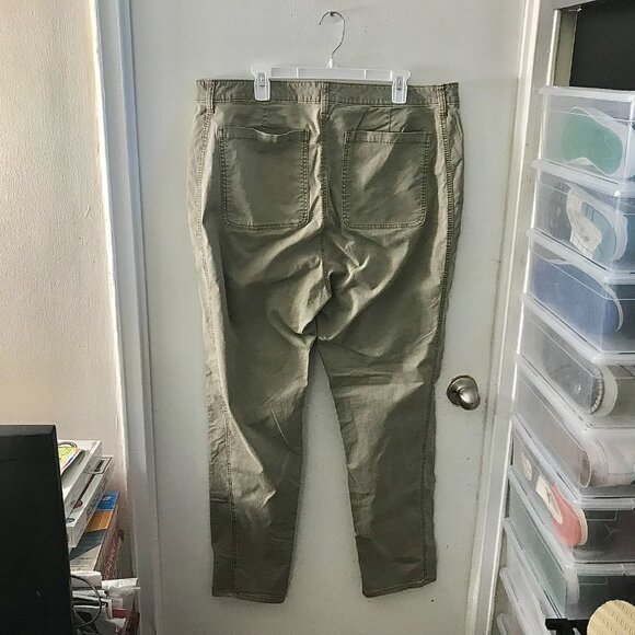 Old Navy Unisex Twill Pants - Light Olive Green - Size 18 Tall - Picture 7 of 7